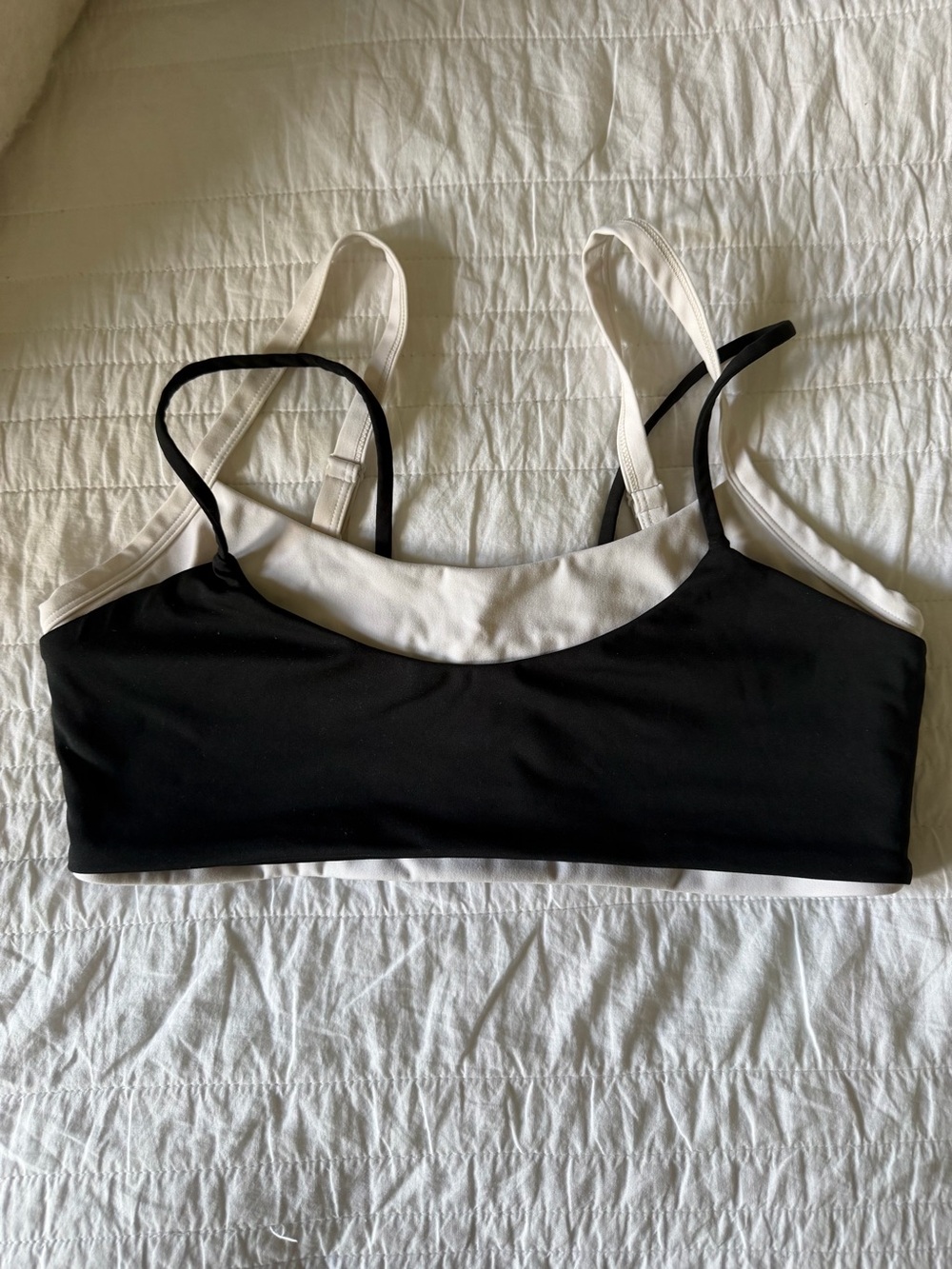 Black & White Seamless Sports Bralette - Women's Activewear